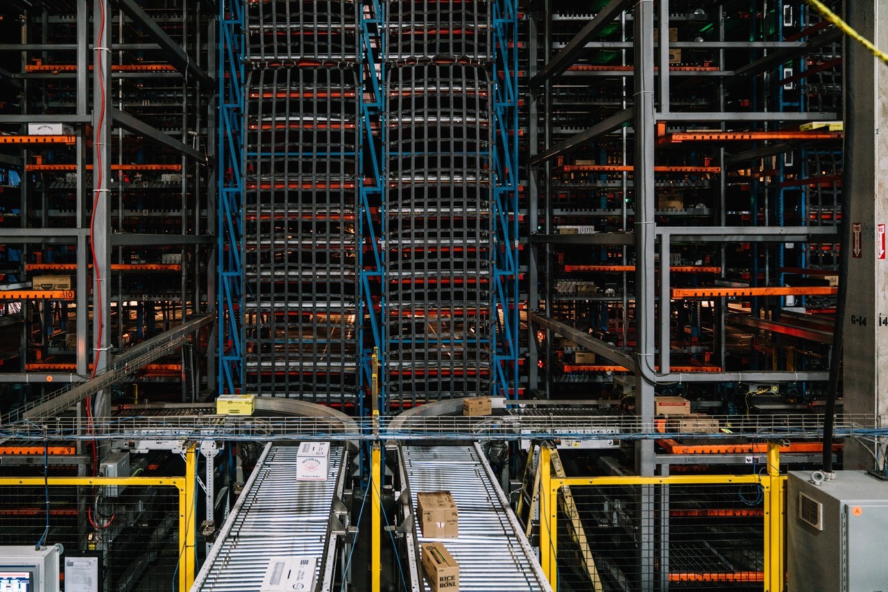 Packages move along conveyors into a large metal storage enclosure Symbotic engineers call ‘The Box,’ in which the autonomous bots will travel to pick out products for packing onto pallets. PHOTO:MICHAEL RUBENSTEIN FOR THE WALL STREET JOURNAL