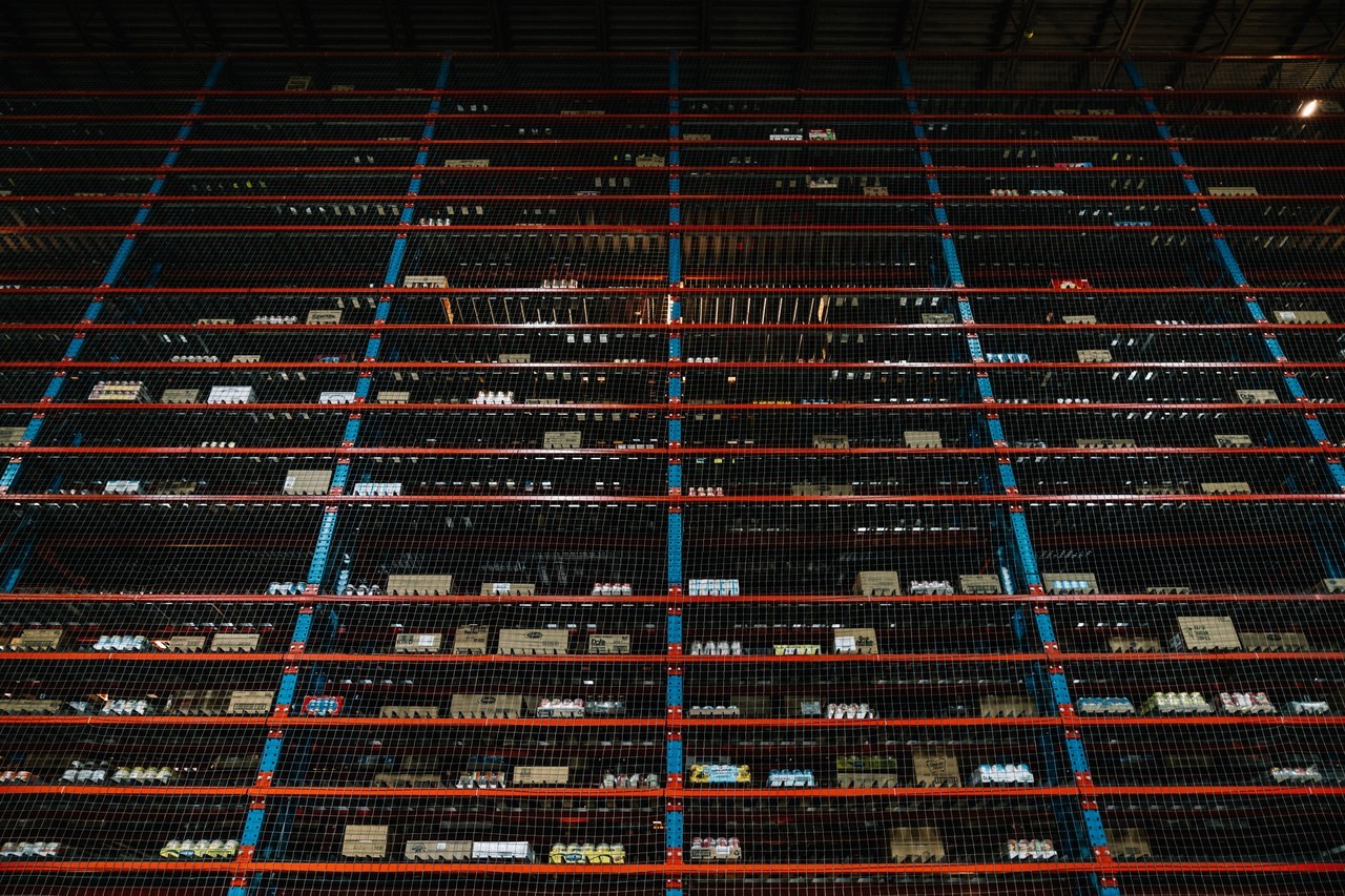 ‘The Box’ is a towering metal enclosure storing grocery products that Symbotic robots pick out for packing onto pallets to ship to stores. The system can shelve dissimilar products together because its software remembers where every case is. PHOTO: MICHAEL RUBENSTEIN FOR THE WALL STREET JOURNAL